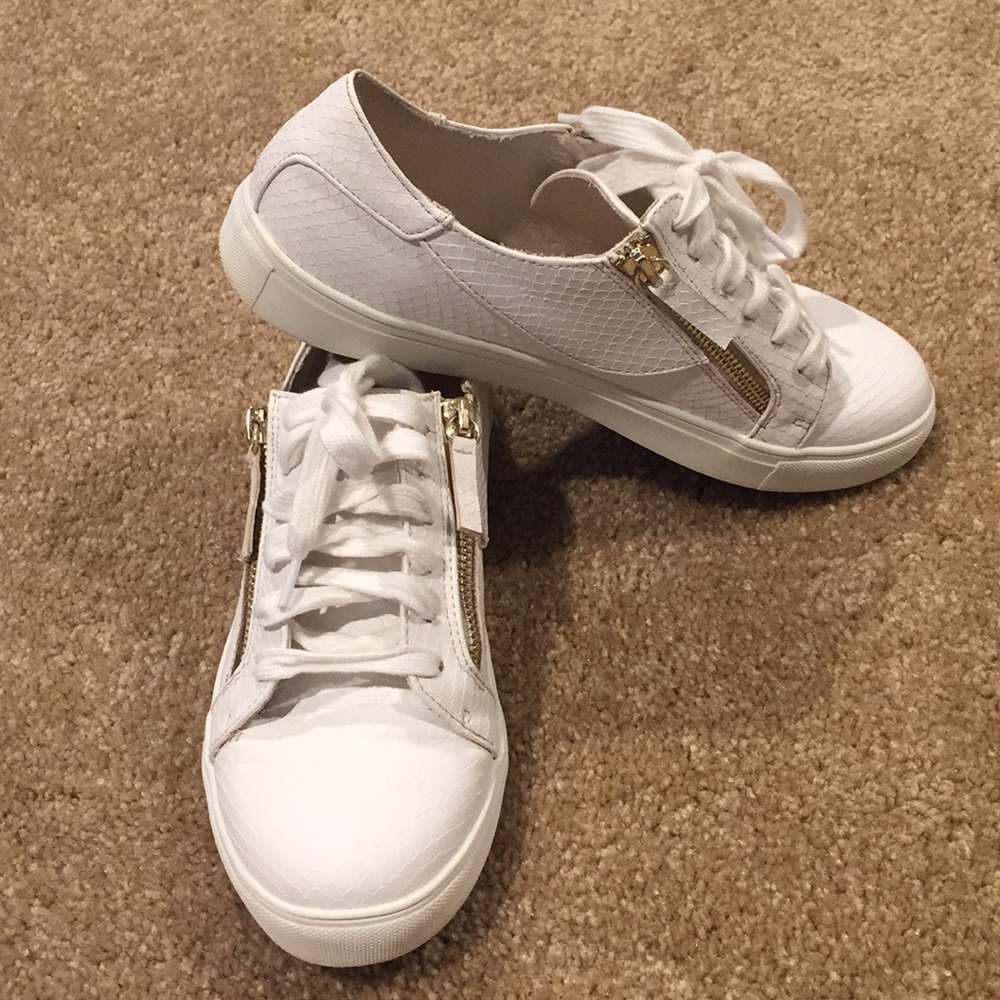 White cute shoes